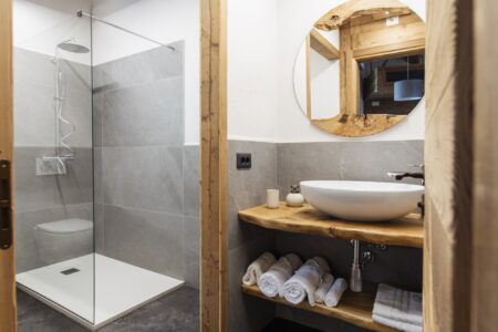 2.Meja Bagno